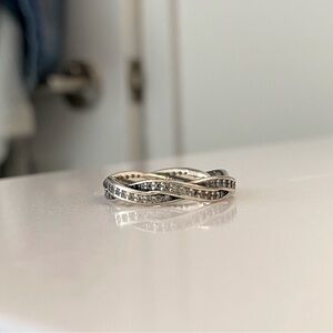 Pandora Sparkling Twisted Lines Ring